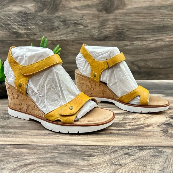 NIB Sofft Cyndy Strappy Wedge Leather Sandal Lemon Yellow - Picture 5 of 12